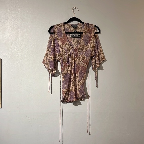 ANGIE Blouse - Picture 2 of 4